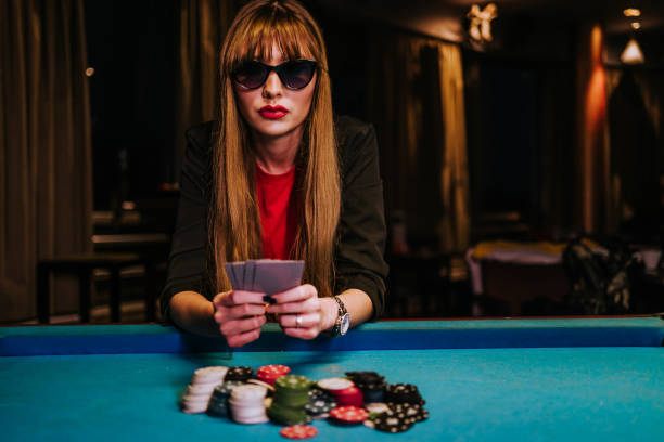 138klub live dealer studio showing Dragon Tiger table with professional dealer